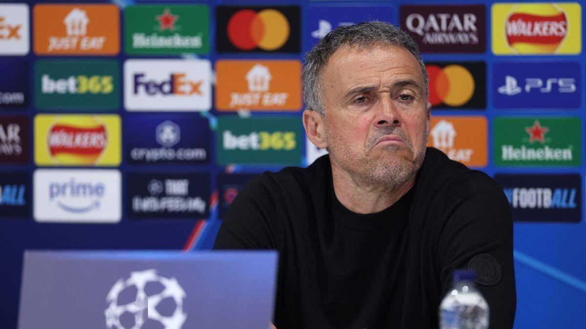 巴黎圣日耳曼主场大捷，球员赛后激动庆祝胜利，大小重要电脑.九游体育