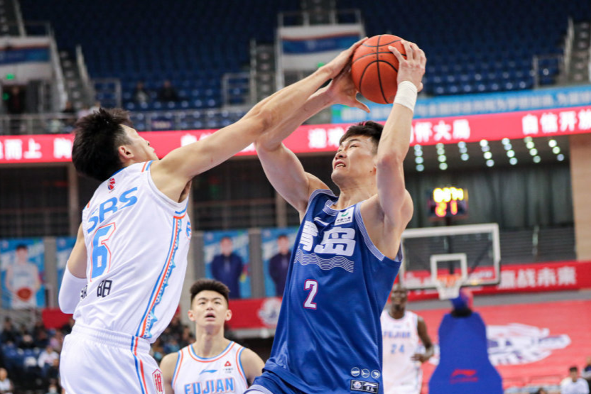 赛后密尔沃基雄鹿备战CBA季后赛，篮板制胜细节曝光，媒体盛赞，球探报告显示潜力的简单介绍体育科技领导者